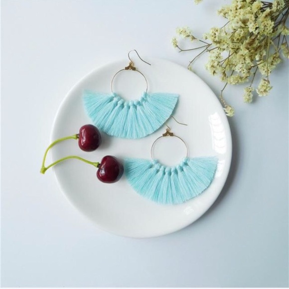 ✨ MAKE OFFER ✨ LIGHT BLUE TASSEL HOOP EARRINGS - Picture 1 of 6